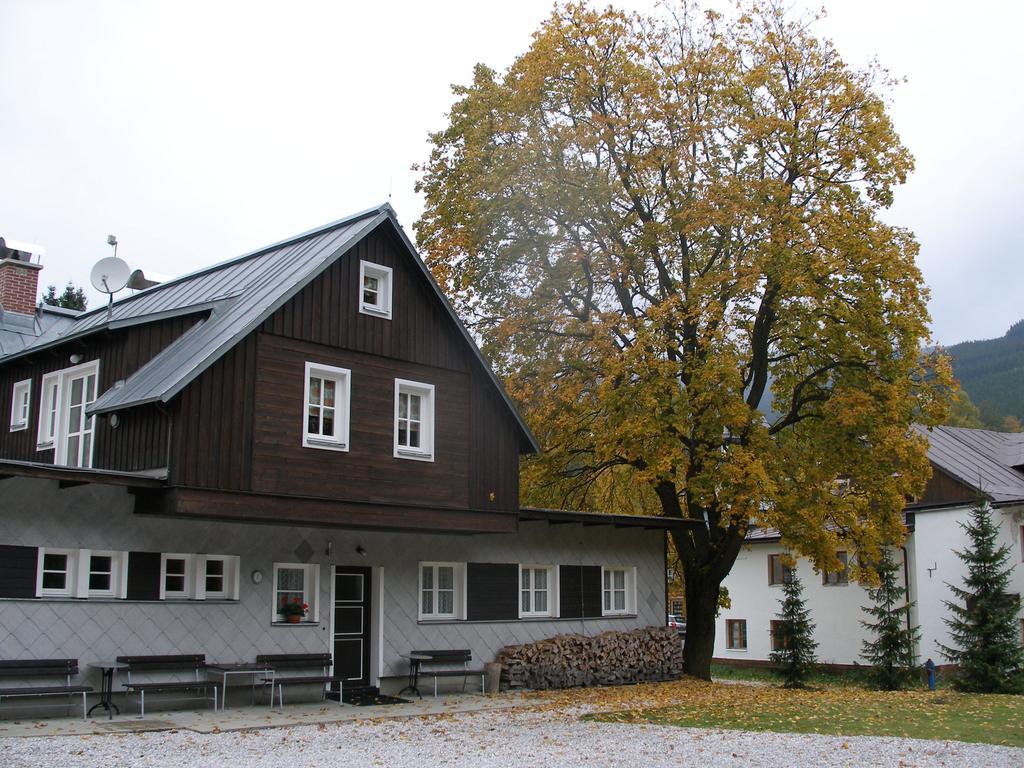 Pecka Penzion Pec pod Sněžkou Buitenkant foto